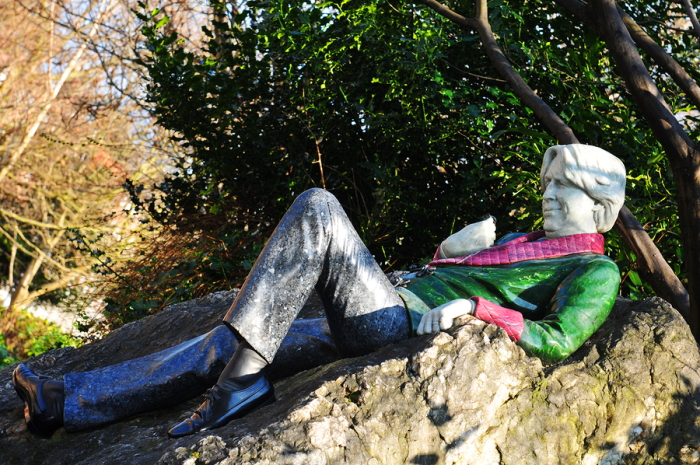 Oscar-Wilde-Statue-Dublin-Ireland